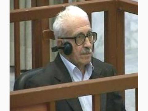 الاحتلال في العراق يقضي بسحن طارق عزيز 15 عاماً وإعدام أخوي صدام