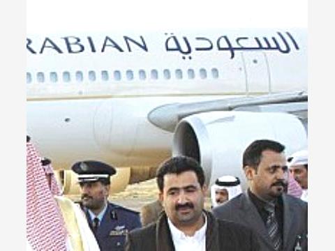 طائرة سعودية تهبط اضطراريا في مطار صنعاء