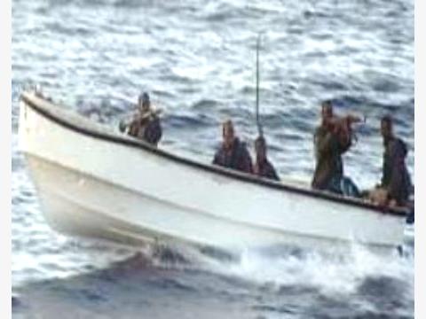 الفرنسيون والأثيوبيون يتسللون إلى اليمن والصوماليون يختطفون قارب صيدِ يمني