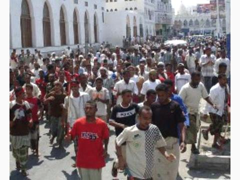 أحزاب المعارضة تستنكر أعمال الشغب والتخريب في حضرموت