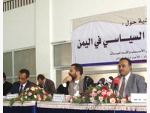 الأحمر في اللقاء التشاوري للشباب: الأوضاع لا تحتمل الحلول الترقيعية