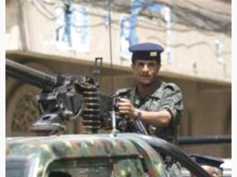 القبض على مشتبهين بالهجوم على سيارة عسكرية وقتل جندي في مأرب وسط اليمن