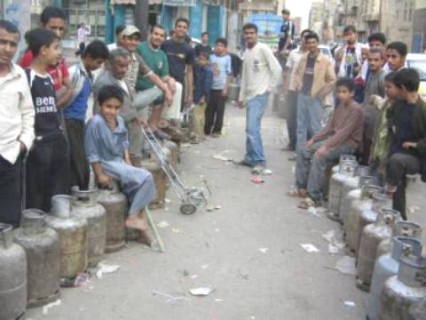 أزمة الغاز في اليمن سببها تجار سلاح في مأرب قاموا بالتقطع للقاطرات
