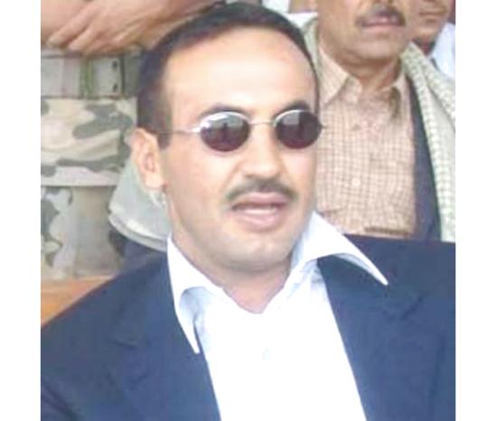 أحمد علي يسلم سلطان عمان رسالة من أبيه