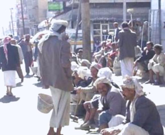اليمن .. عمال على باب الله
