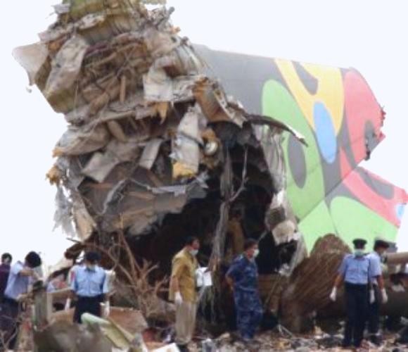 مصرع 103 ونجاة طفل بتحطم طائرة ليبية