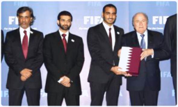 قطر تسلم ملف مونديال 2022 إلى الفيفا