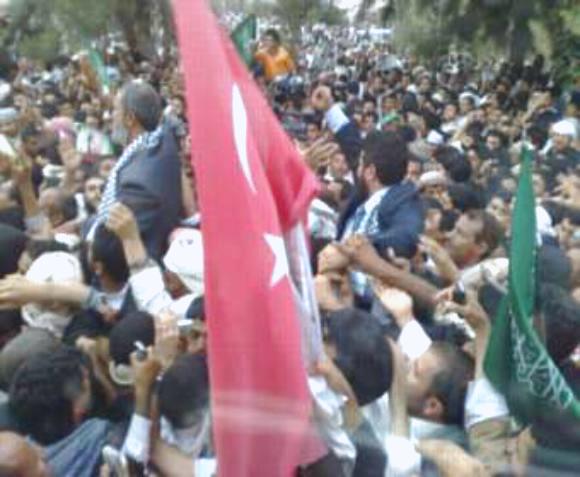 الآلاف بصنعاء يستقبلون النواب اليمنيين المشاركين في أسطول الحرية