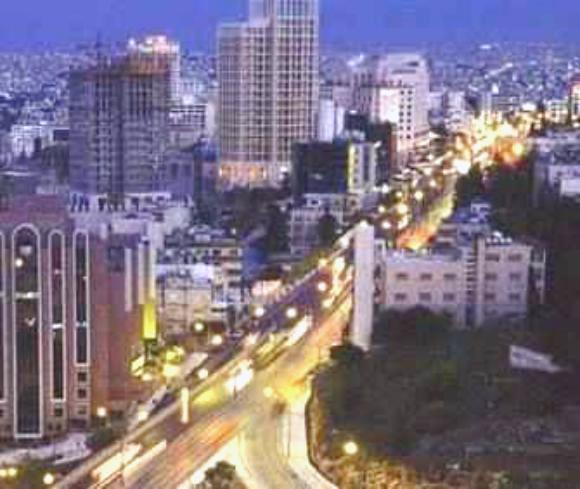 الأردن يفرج عن يمني متهم بالتخطيط لتفجير السفارة الأمريكية