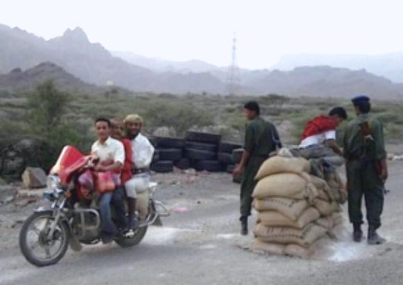 نزوح الآلاف بسبب المعارك بين القوات اليمنية والقاعدة في شبوة