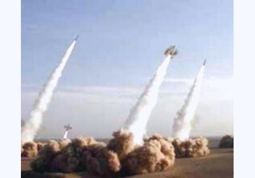 إيران: 11 قتيلاً في تفجير عرض عسكري وروسيا تتراجع عن صفقة صواريخ