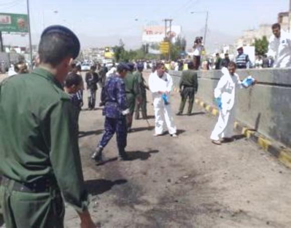 إصابة 13 جنديا يمنيا في هجوم استهدف حافلة عسكرية وسط العاصمة