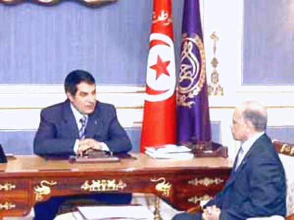 تونس: القبض على وزير الداخلية وقيادات امنية