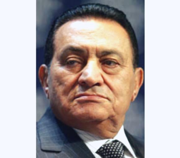مبارك يعلن إقالة الحكومة والمصريون يريدون اقالته