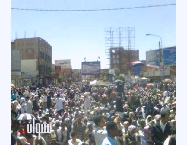 مئات الآلاف من اليمنيين يتظاهرون ضد ومع النظام (صور)