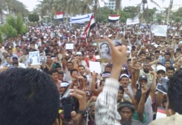 مظاهرات حاشدة في الحديدة للمطالبة برحيل النظام