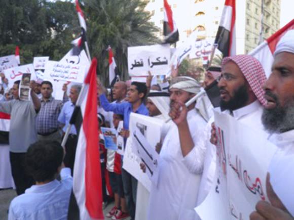 عشرات اليمنيين في قطر يتضامنون مع ثورة الشباب (شاهد الصور)