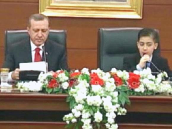أردوغان "يتنحى" سلمياً عن السلطة