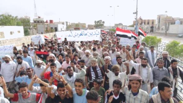 شبوة: الالاف يتضامنون مع يافع ويرفضون المبادرة الخليجية