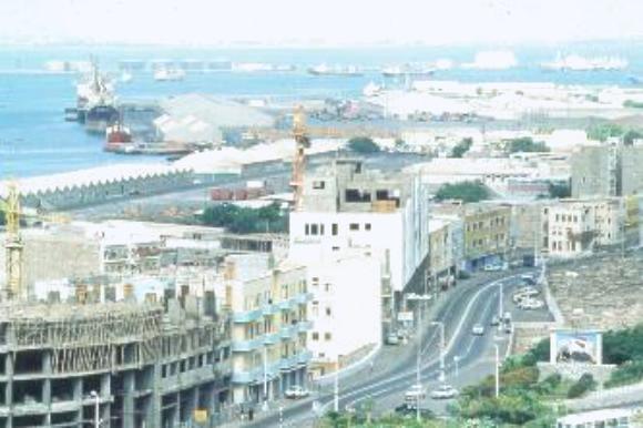 عدن: عشرات السجناء يهتفون ضد صالح بعد استفزاز من قبل مسئولين بالمحافظة