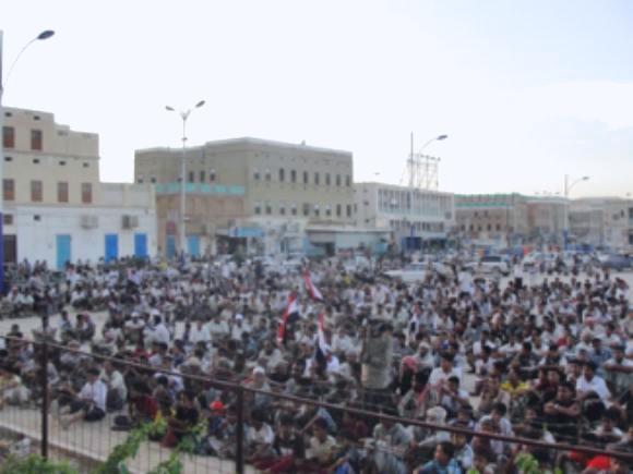 القطن: مهرجان جماهيري يدعو مجلس التعاون للوقوف في صف الشعب اليمني