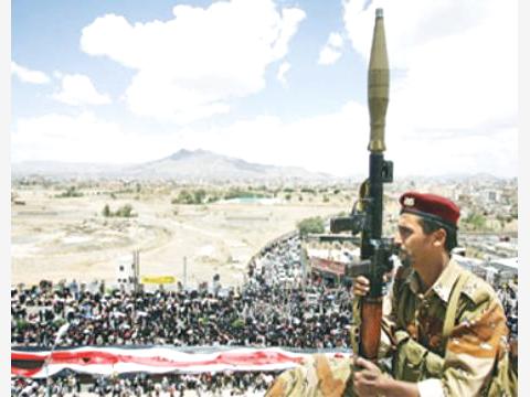 معسكر خالد بن الوليد في تعز يعلن انضمامه للثورة الشبابية