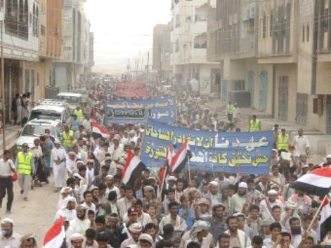 شباب الثورة في شبوة يرفضون المبادرات التي لا تخدم الثورة