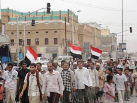 حضرموت: مسيرات بالقطن تطالب بتحقيق مطالب الثورة