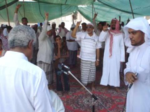 خطيب ساحة التغيير بسيئون: الأزمات المفتعلة اليوم بالوطن أشبه بلعبة الأطفال