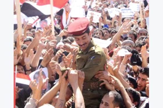 أسلحة ثقيلة ودبابات تدخل خط المواجهة في اليمن