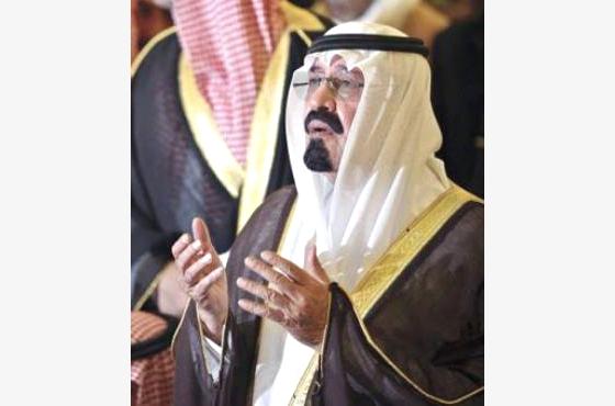العاهل السعودي يغادر المستشفى