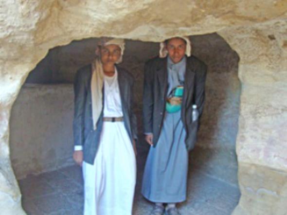 اليمن: المعيشة في كهف لا تصل إليه المساعدات