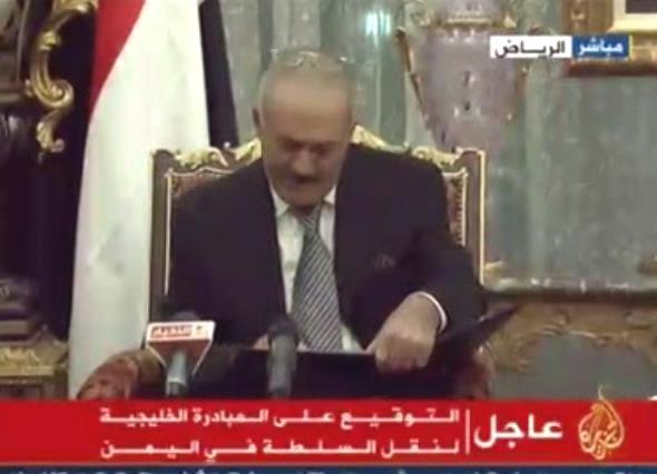 الرئيس صالح والمعارضة يوقعان المبادرة الخليجية والياتها التنفيذية في الرياض (صور - فيديو)