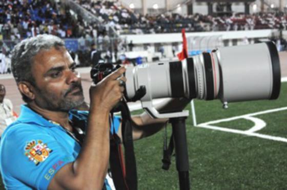 المصور اليمني عبدالعزيز عمر يحصل العضوية الشرفية للجمعية اليابانية للتصوير