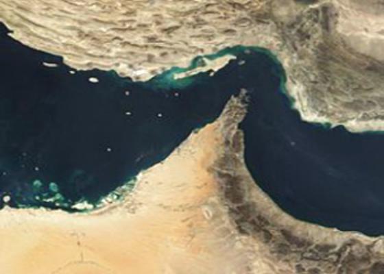 طهران تهدد بمنع نقل النفط عبر الخليج