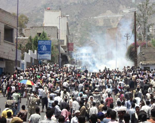 مقتل 5 أثناء تفريق الأمن لمظاهرة لأنصار الحراك والمجلس الوطني يطالب بالتحقيق