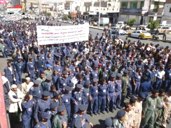 سبع محافظات تشهد احتجاجات للقوات الجوية للمطالبه باسقاط اللواء محمد صالح الاحمر