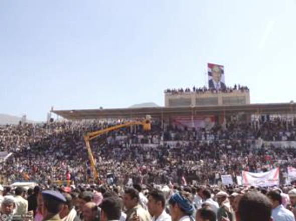 مهرجان انتخابي لهادي في إب غاب عنه أنصار المؤتمر وطغى صوت الثوار