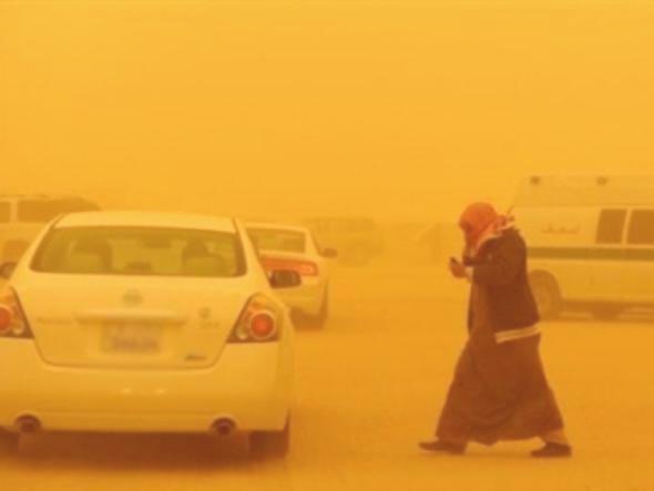 غبار "الشبح" يغطي سماء الخليج ويعطل الدراسة في اليمن والسعودية والكويت