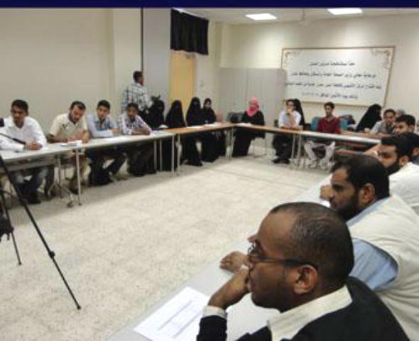 اللجان الطبية الميدانية بعدن تقيم دورة التوعية الصحية للنازحين