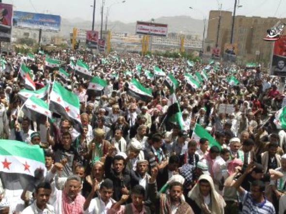 يمنيون يسلمون السفير الروسي بصنعاء رسالة احتجاج على موقف بلاده بسوريا