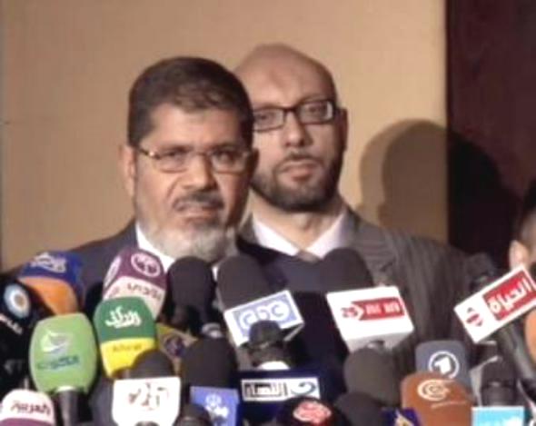 مرسي يجتمع بعدد من القوى ويطالب لجنة الانتخابات بسرعة إعلان النتائج
