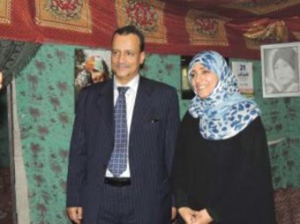 في ساحة التغيير .. كرمان تلتقي منسق الامم المتحدة في اليمن