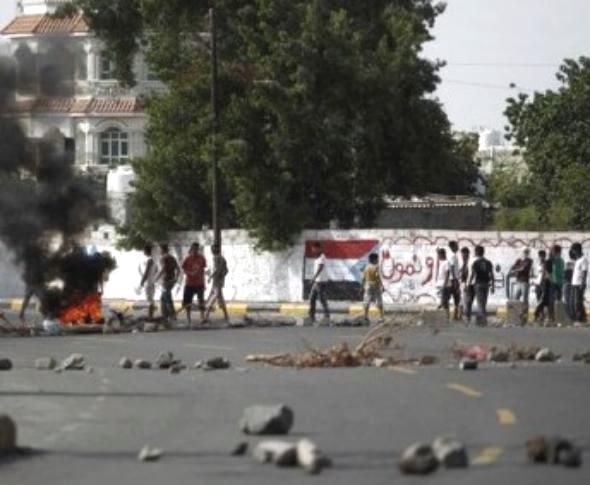 محافظ عدن: بذلنا جهوداً كبيراً لإقناع المسلحين في المنصورة دون جدوى