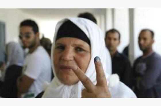 تونس: السجن 4 اشهر مع وقف التنفيذ لوالدة البوعزيزي