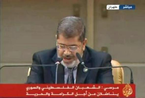 مرسي يقول ان الشعب السوري يناضل ضد نظام قمعي ووفد نظام الاسد ينسحب (فيديو للكلمة)