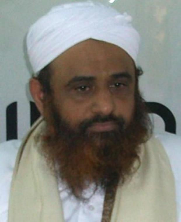 الشيخ الاهدل يطالب أمريكا بالتعويض عن هجماتها في اليمن ويحذر الحكومة وينصح القاعديين