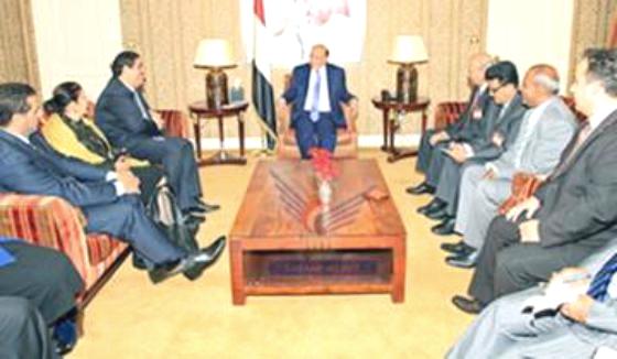 الرئيس هادي يجري مباحثات مع سفراء الخليج ومسؤولين بالاتحاد الأوروبي في بروكسل