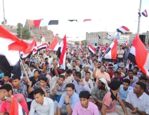 عدن:  مهرجان حاشد احتفاء بثورة 14 أكتوبر وتكريم لأوائل لشهداء والفنانين والمبدعين (موسع)