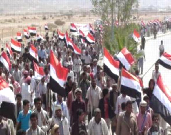 عناصر الحراك تعتدي على مسيرة للثوار في شبوة وإصابة 4 أشخاص